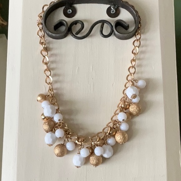 Cha Cha Necklace Textured & Smooth Gold-Tone Beads & Faceted White Beads - Picture 2 of 14